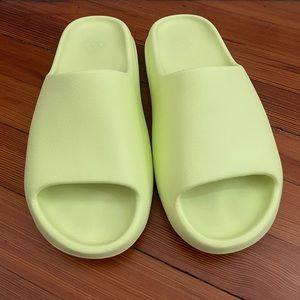 Adidas Yeezy Slides Green Glow mens size 10 VNDS